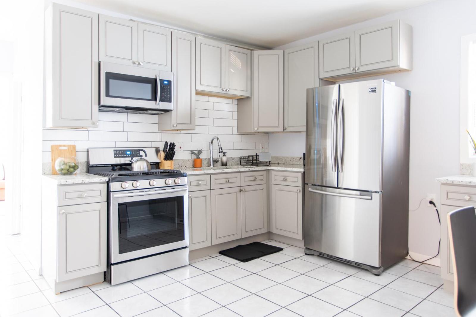 Trendy 2BR Apartment in Logan Square! Main image 2
